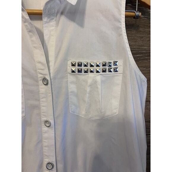 Democracy White Sleeveless Top Poplin Studded Sz medium Layering Fitted Waist - Picture 3 of 9